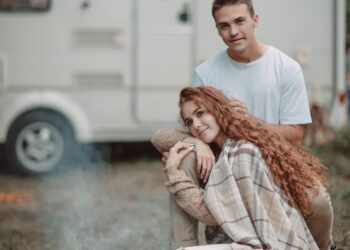 The “Dating Fatigue” Fix – Why You’re Exhausted by the Apps (And How to Find Love Without Burning Out)