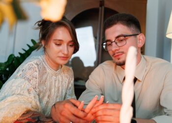 The Psychology of Attraction – Why She’s Not Replying (And How to Fix It)
