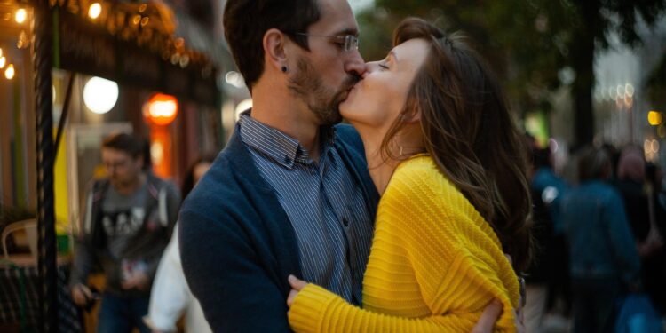 Why Being Single in Your 30s Is Your Secret Superpower – and How to Use It