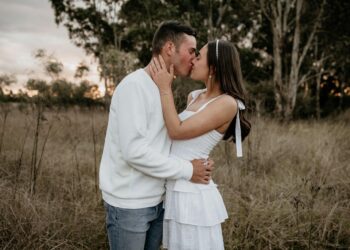 The “Dating Fatigue” Fix – Why You’re Exhausted by the Apps (And How to Find Love Without Burning Out)
